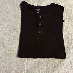 American Eagle Super Soft Standard Fit Black T-shirt With Buttons Large